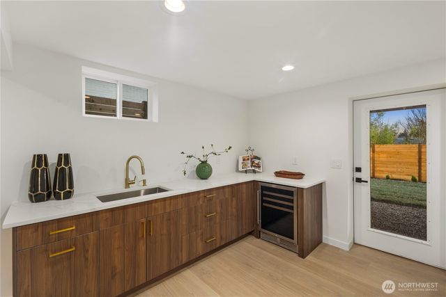 2518 36th Avenue W, Seattle, WA 98199