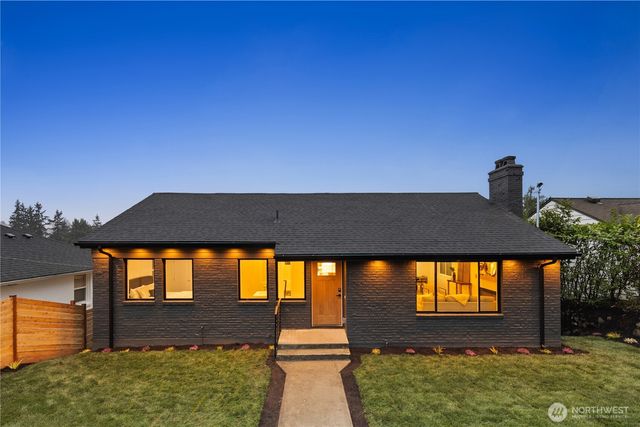 2518 36th Avenue W, Seattle, WA 98199