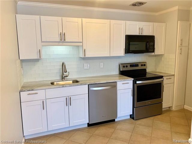 125 E 14 Mile Road 11, Birmingham, MI 48009