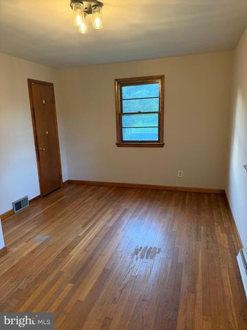 11 SCOTLAND ROAD, Chambersburg, PA 17201