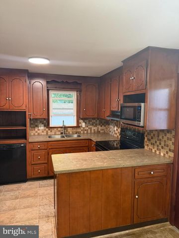 11 SCOTLAND ROAD, Chambersburg, PA 17201