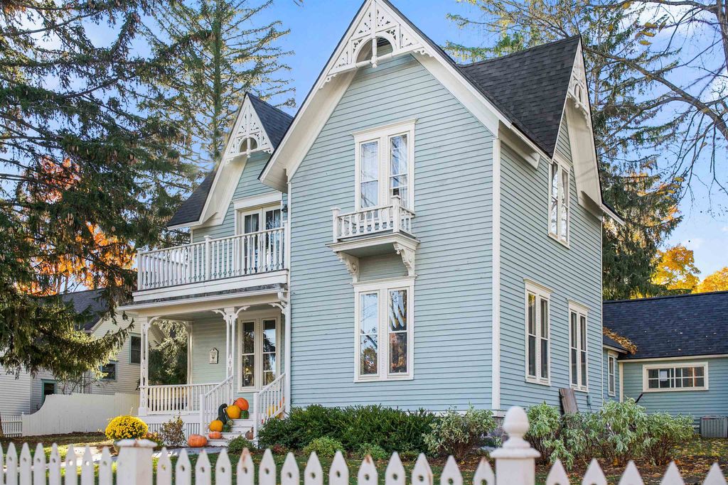 215 N Madison, Traverse City, MI 49684