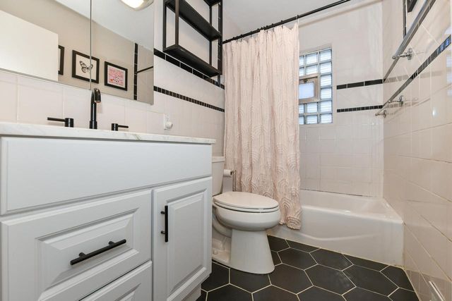 11310 W Wisconsin AVENUE, Wauwatosa, WI 53226
