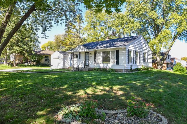 11310 W Wisconsin AVENUE, Wauwatosa, WI 53226