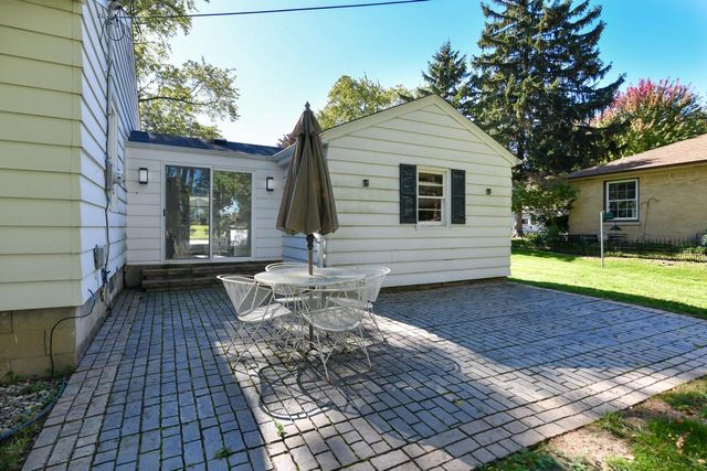 11310 W Wisconsin AVENUE, Wauwatosa, WI 53226