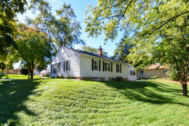 11310 W Wisconsin AVENUE, Wauwatosa, WI 53226