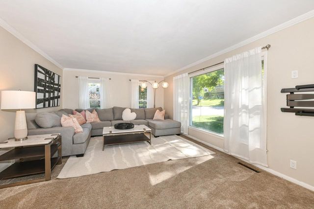 11310 W Wisconsin AVENUE, Wauwatosa, WI 53226