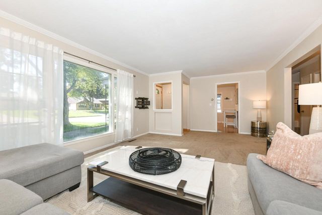 11310 W Wisconsin AVENUE, Wauwatosa, WI 53226