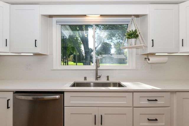 11310 W Wisconsin AVENUE, Wauwatosa, WI 53226