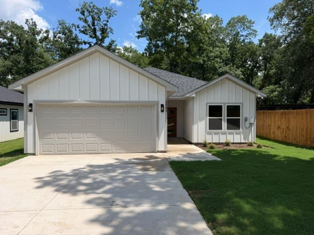 14583 Cherokee Lane, Log Cabin, TX 75148
