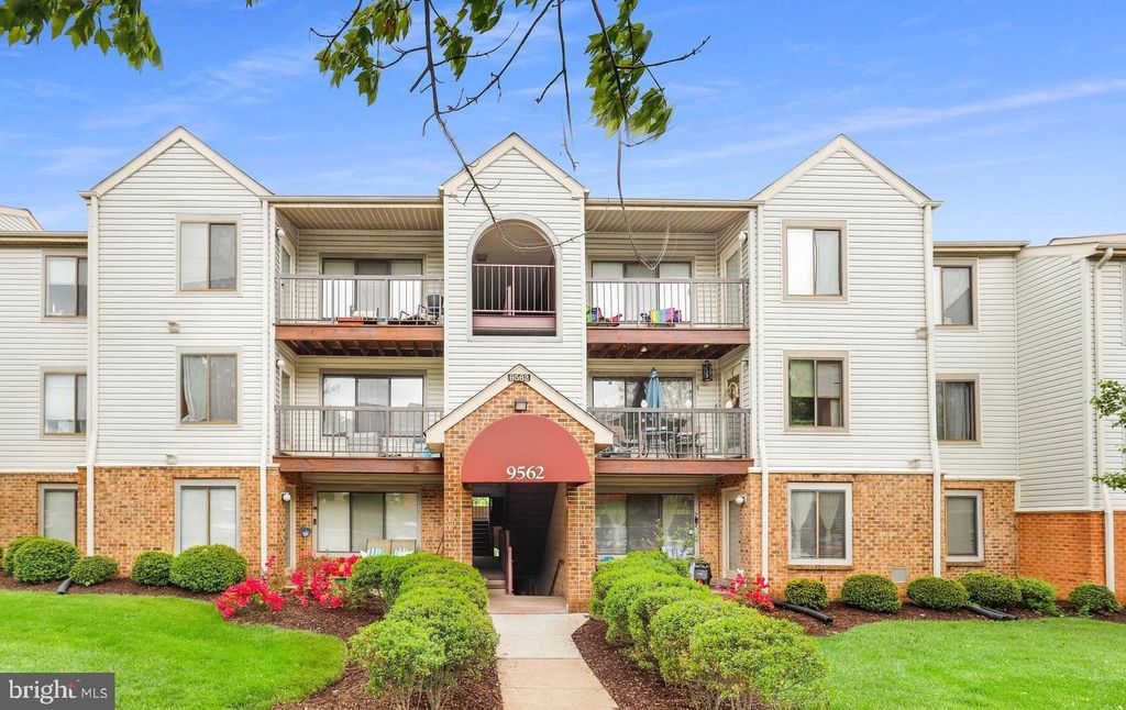 9569 COGGS BILL DR #302, Manassas, VA 20110