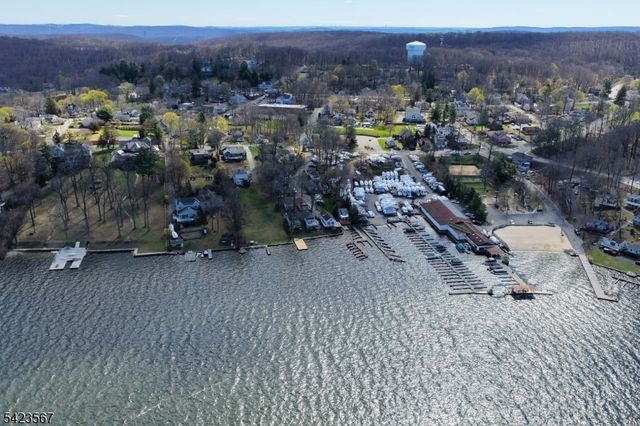 2 Prospect St, Mount Arlington Boro, NJ 07856