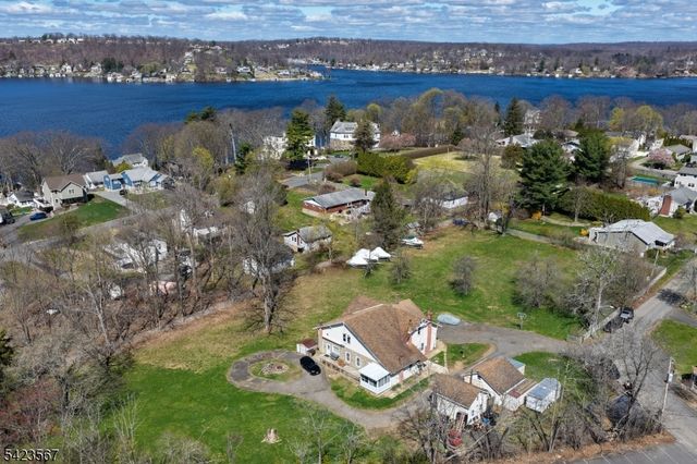 2 Prospect St, Mount Arlington Boro, NJ 07856