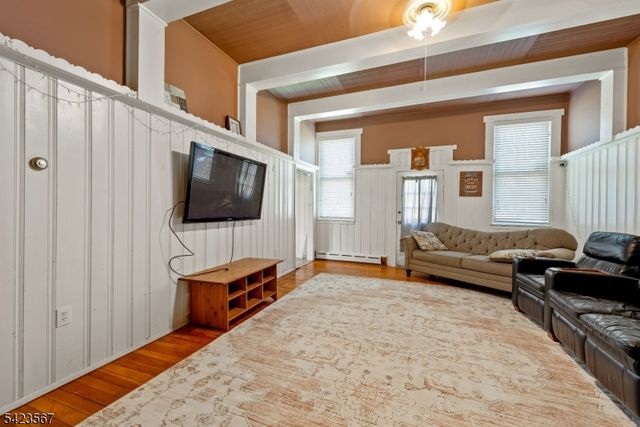 2 Prospect St, Mount Arlington Boro, NJ 07856