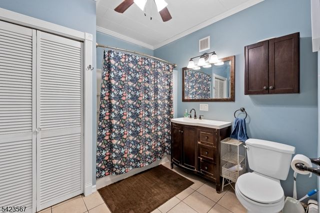 2 Prospect St, Mount Arlington Boro, NJ 07856