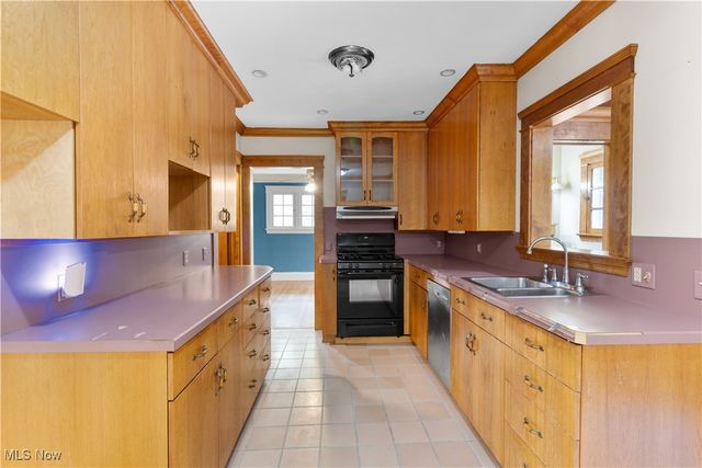 1798 Middlehurst Road, Cleveland Heights, OH 44118