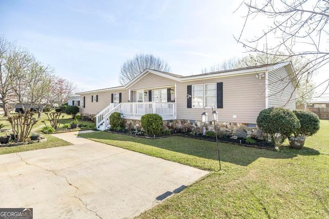 205 Arrlington Bend, Byron, GA 31008