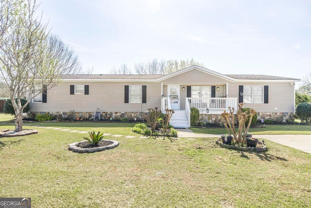 205 Arrlington Bend, Byron, GA 31008