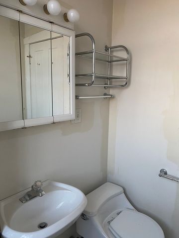 3013 W Belmont Avenue, Chicago, IL 60618