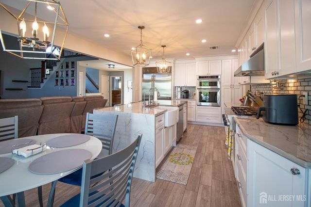 30 Brandon Avenue, Monroe, NJ 08831