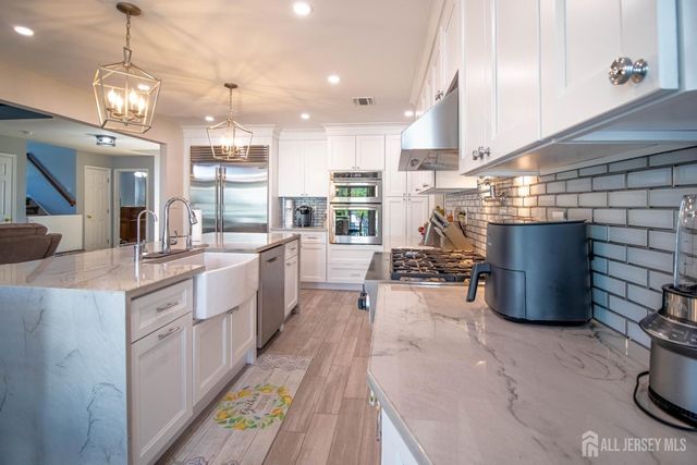 30 Brandon Avenue, Monroe, NJ 08831