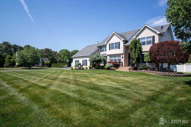 30 Brandon Avenue, Monroe, NJ 08831