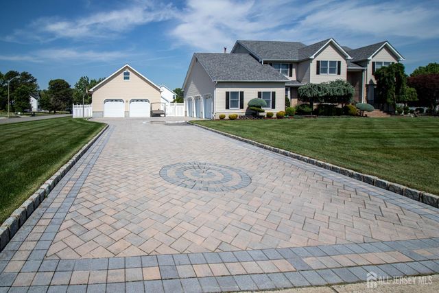 30 Brandon Avenue, Monroe, NJ 08831