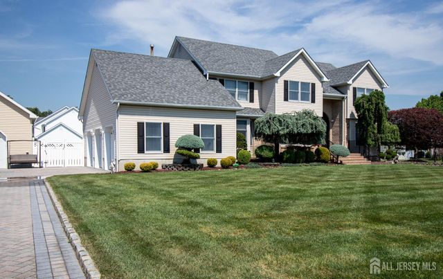 30 Brandon Avenue, Monroe, NJ 08831