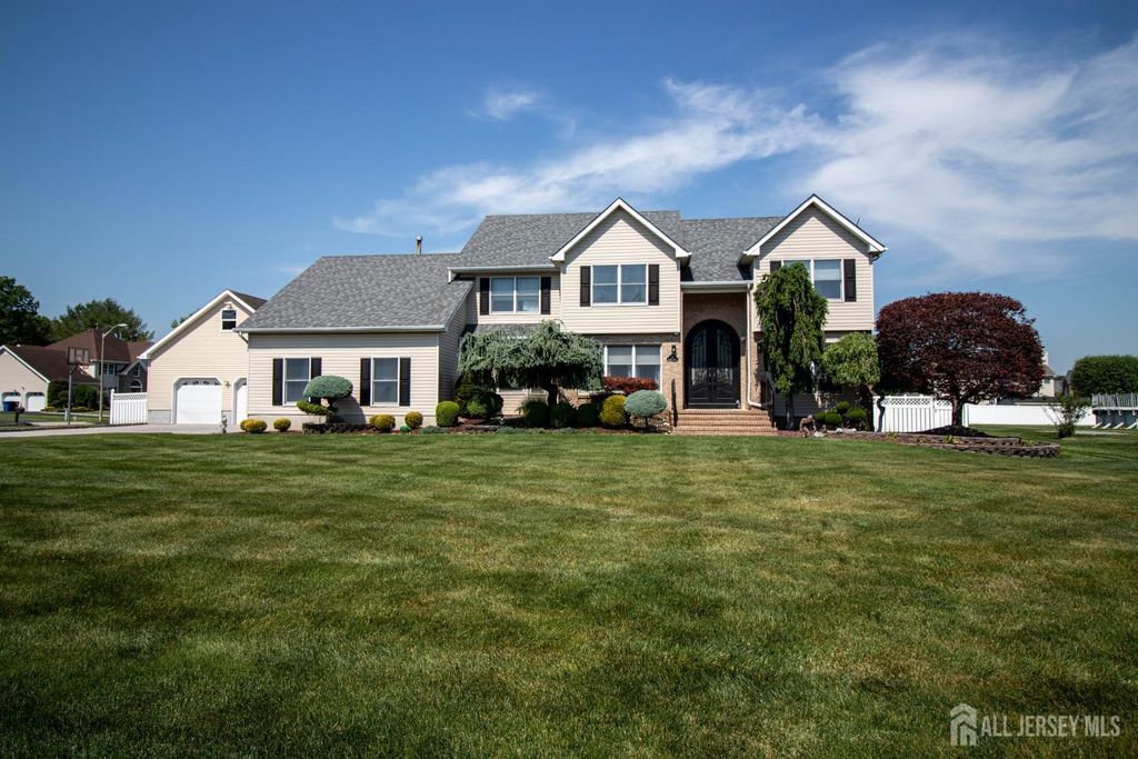 30 Brandon Avenue, Monroe, NJ 08831