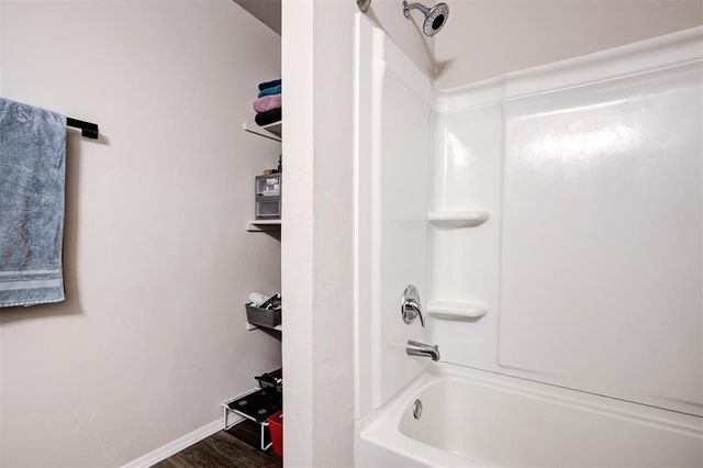 503 Fox Burrow Lane, Newcastle, OK 73065