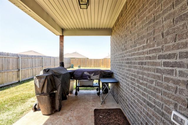 503 Fox Burrow Lane, Newcastle, OK 73065