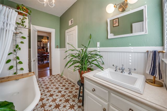 321 N Henderson Avenue, Dallas, TX 75214