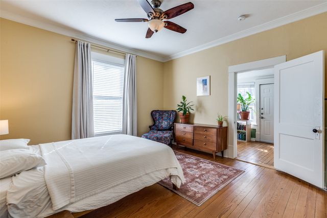 321 N Henderson Avenue, Dallas, TX 75214