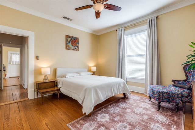 321 N Henderson Avenue, Dallas, TX 75214