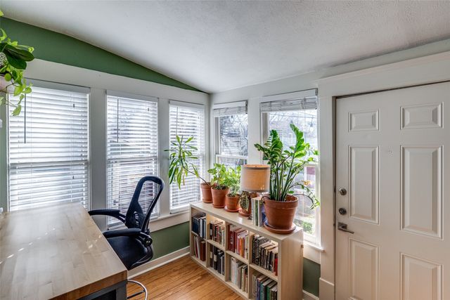 321 N Henderson Avenue, Dallas, TX 75214