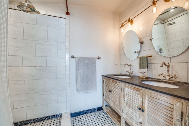 321 N Henderson Avenue, Dallas, TX 75214