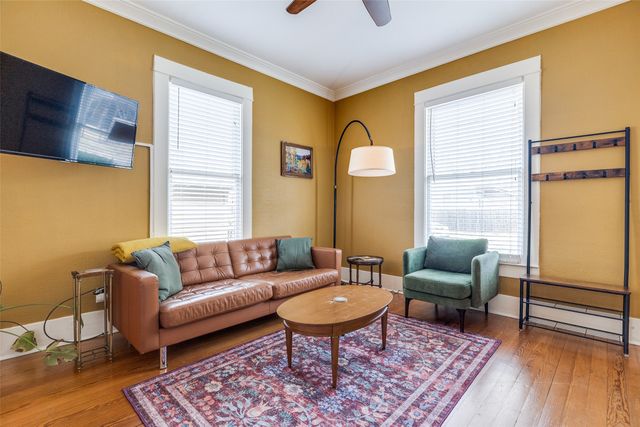 321 N Henderson Avenue, Dallas, TX 75214