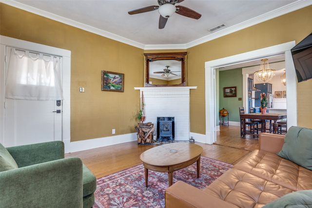 321 N Henderson Avenue, Dallas, TX 75214