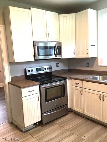 9474 Roxbury Road, Parma Heights, OH 44130