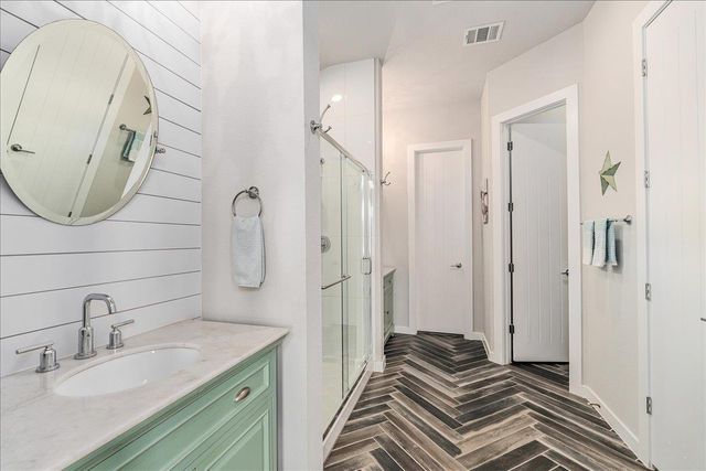 22308 Shotts DR, Spicewood, TX 78669