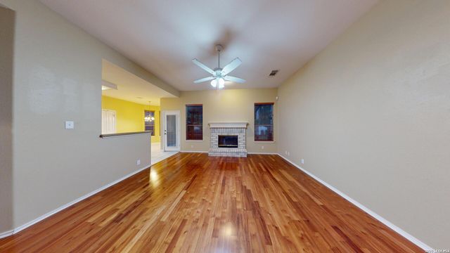 200 Nandina Ct, Cibolo, TX 78108