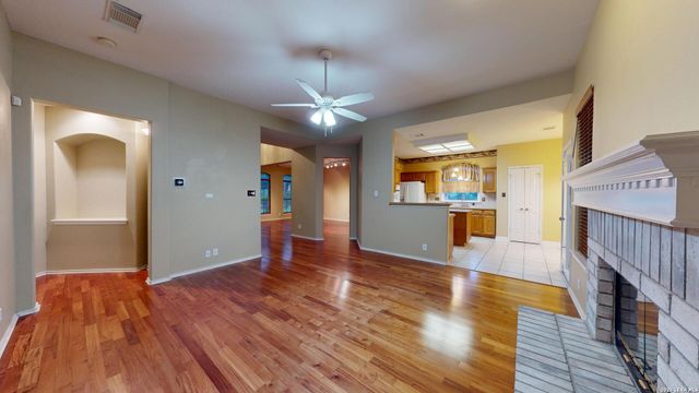 200 Nandina Ct, Cibolo, TX 78108