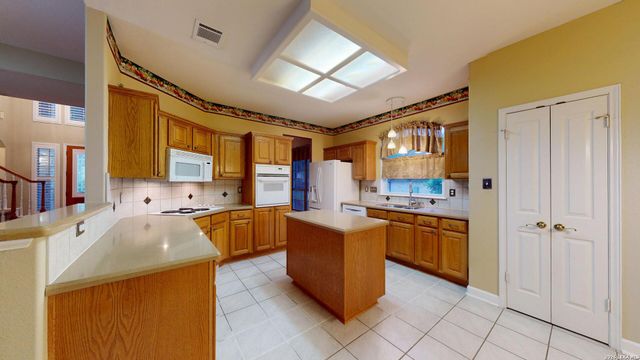 200 Nandina Ct, Cibolo, TX 78108