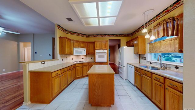 200 Nandina Ct, Cibolo, TX 78108