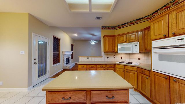 200 Nandina Ct, Cibolo, TX 78108