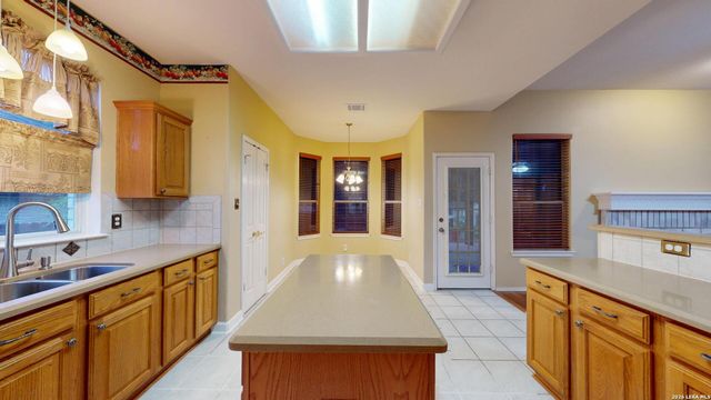 200 Nandina Ct, Cibolo, TX 78108