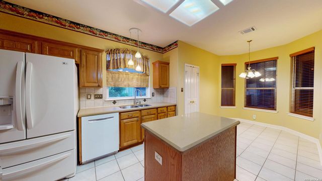 200 Nandina Ct, Cibolo, TX 78108