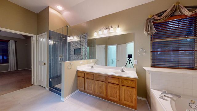 200 Nandina Ct, Cibolo, TX 78108