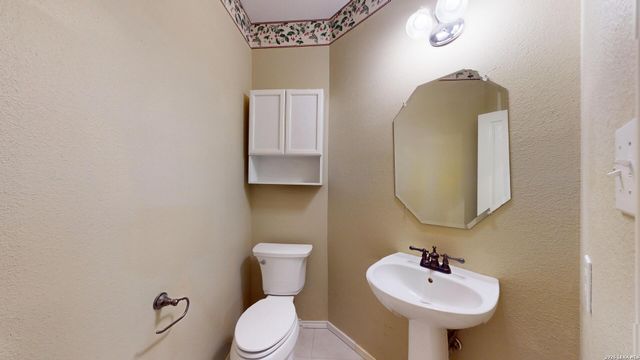 200 Nandina Ct, Cibolo, TX 78108