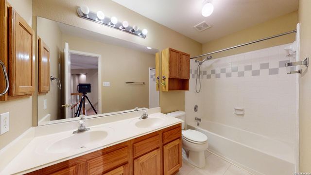 200 Nandina Ct, Cibolo, TX 78108